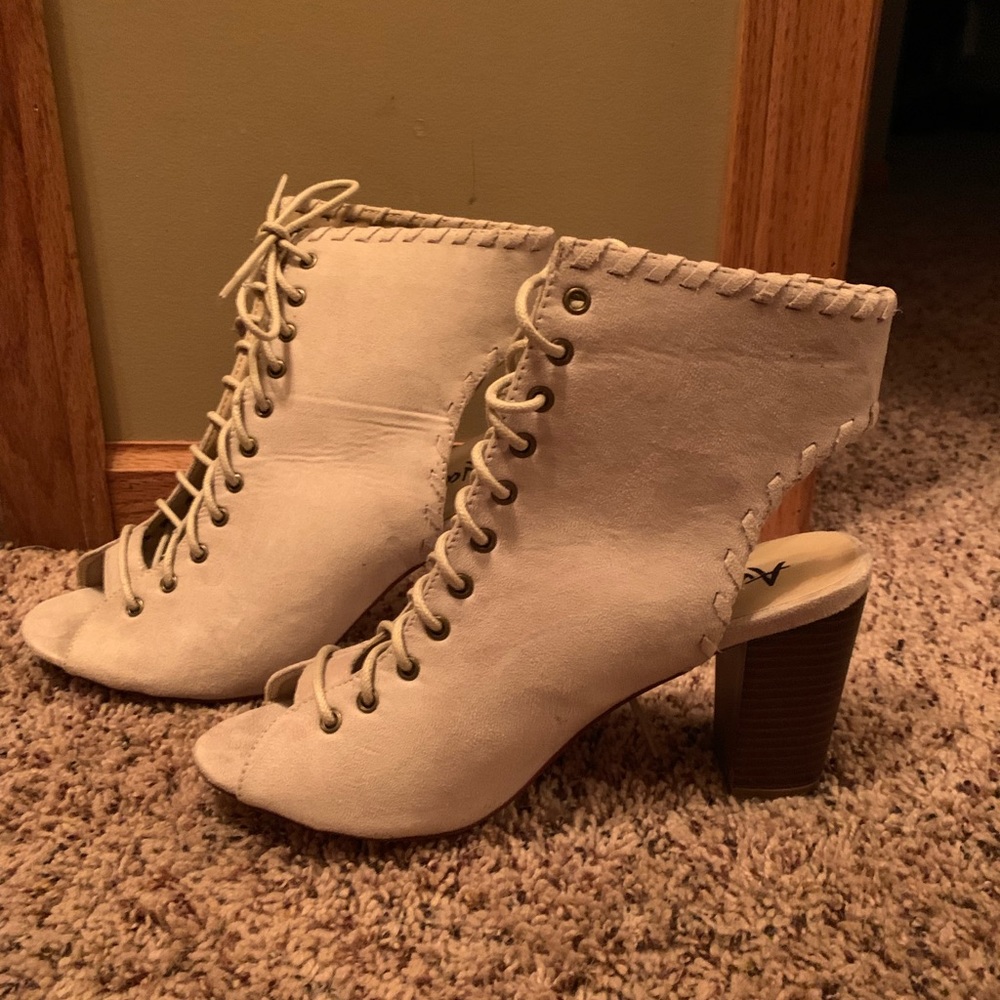 Light tan ankle boots. New.